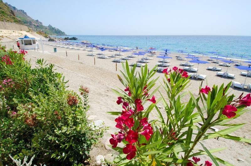 Baia Taormina Hotel & Spa 4 estrelas em Forza dʼAgrò