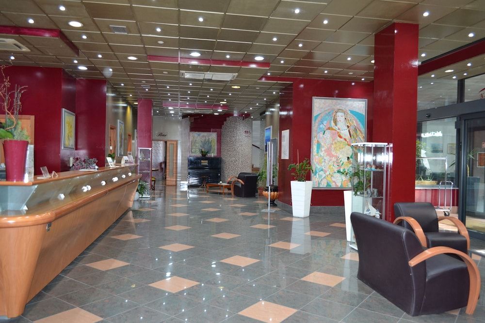 Marina Palace Hotel & Congress Hall 2