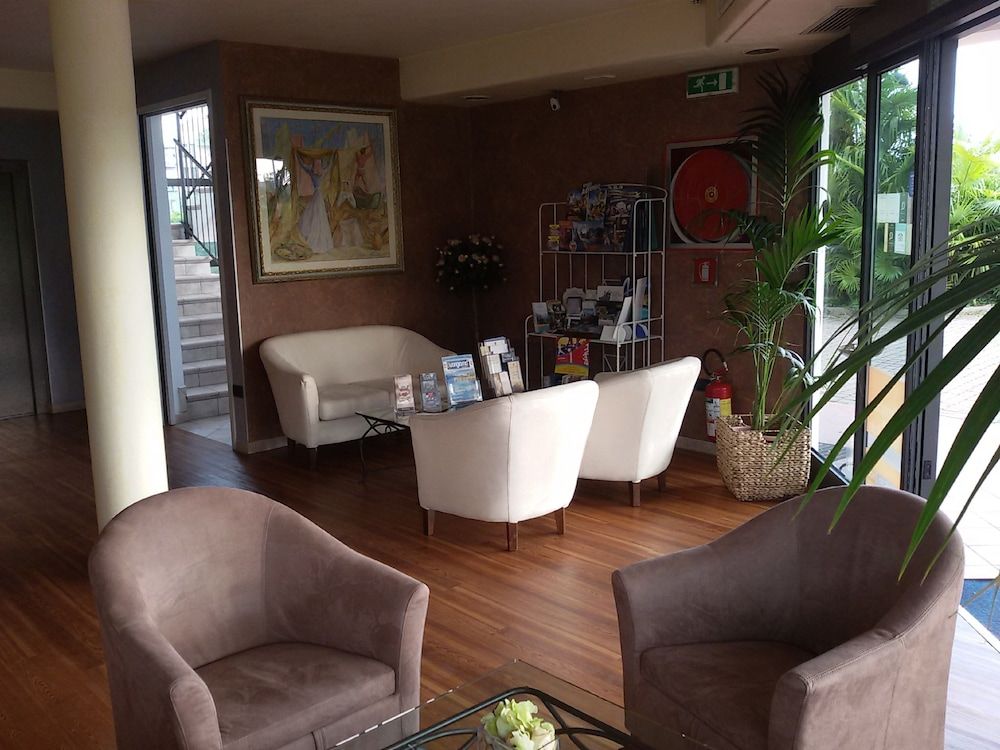 Yachting Hotel Mistral 3