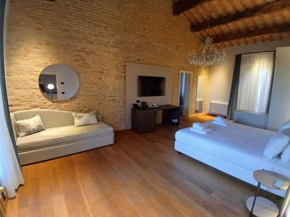 Relais Villa Roncuzzi 4 estrellas en Russi