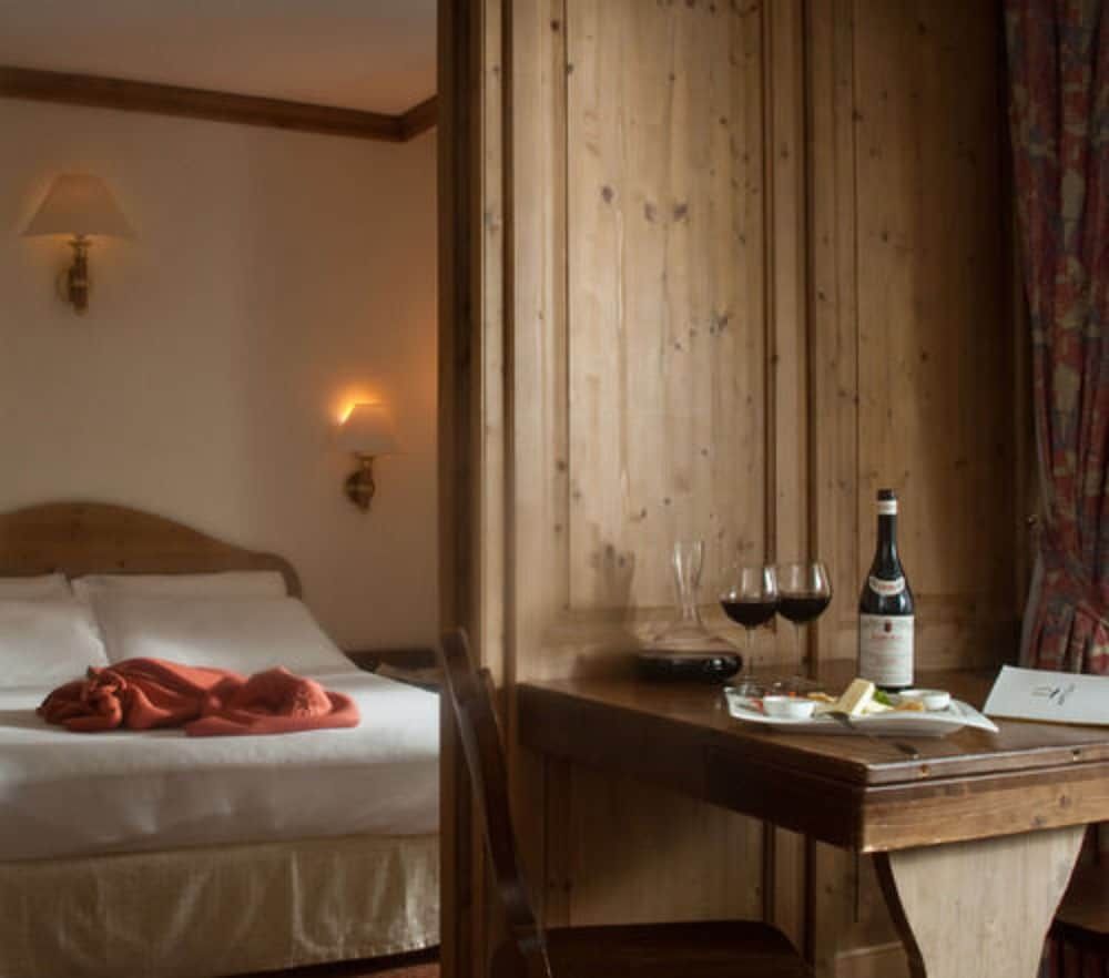 Hotel Alaska Cortina 1