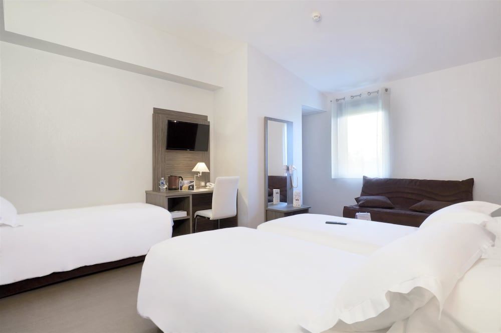 Kyriad Saint Chely d'Apcher - Aire de la Lozère 3