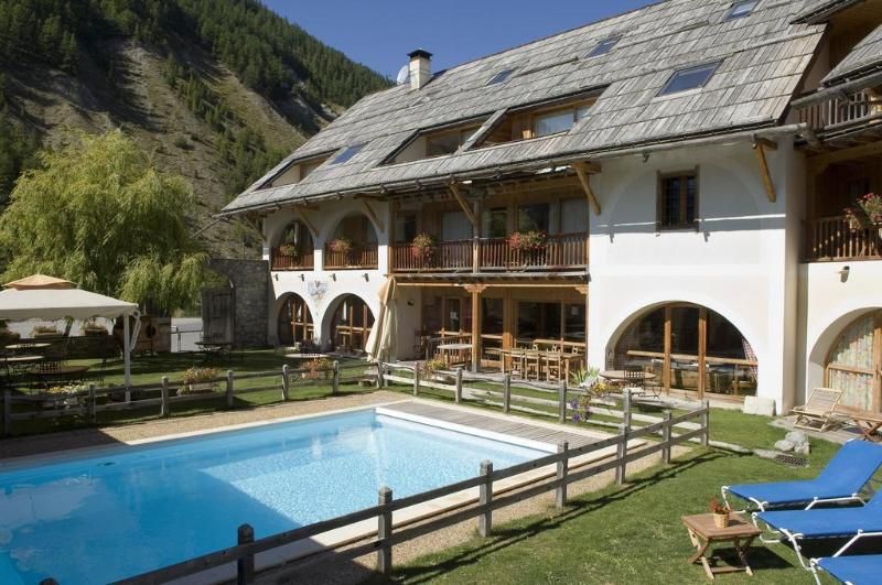 Hotel La Ferme De L'Izoard 3