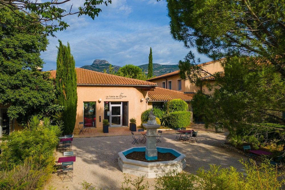 Logis Hôtel Noemys Pont de l’Etoile 3 estrelas em Aubagne
