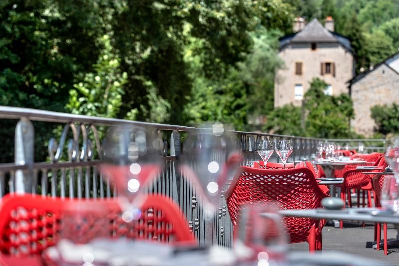 Logis Hôtel Les 2 Rives 2