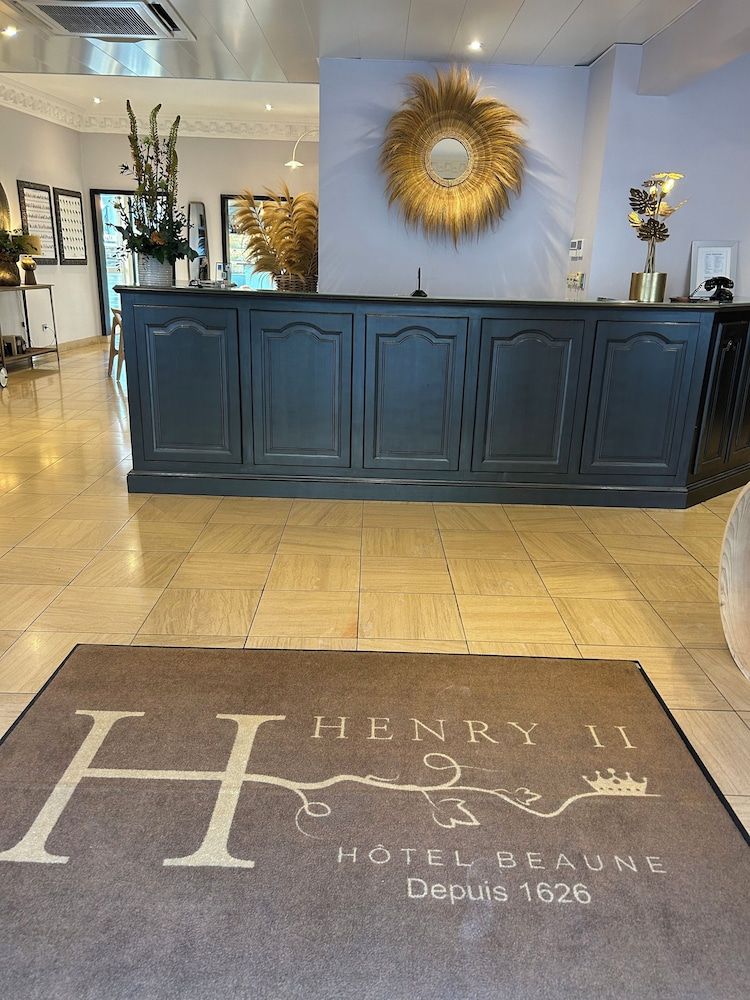 Henry II Hotel 3