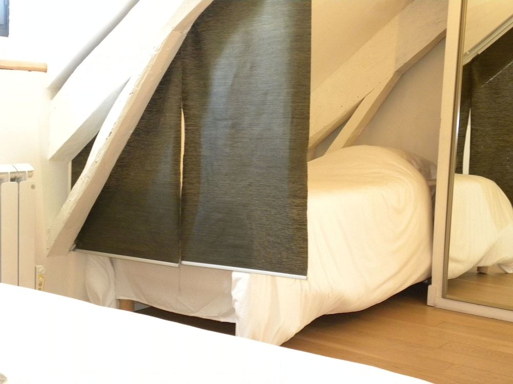 Hotel La Bastie D Urfe 3