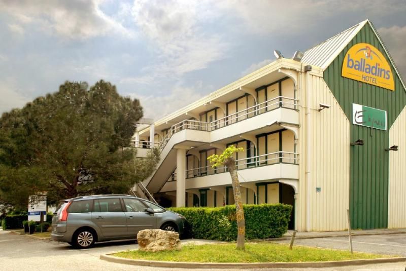 Initial By Balladins Bollene 2 estrelas em Bollène