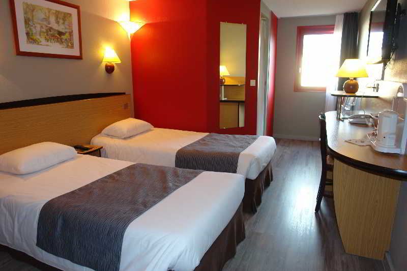 Brit Hotel Du Lac Du Val D'Auron 2