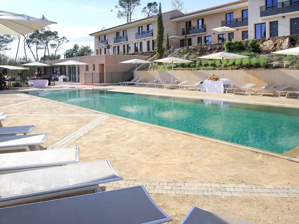 Mercure Brignoles Golf De Barbaroux 4 estrelas em Brignoles