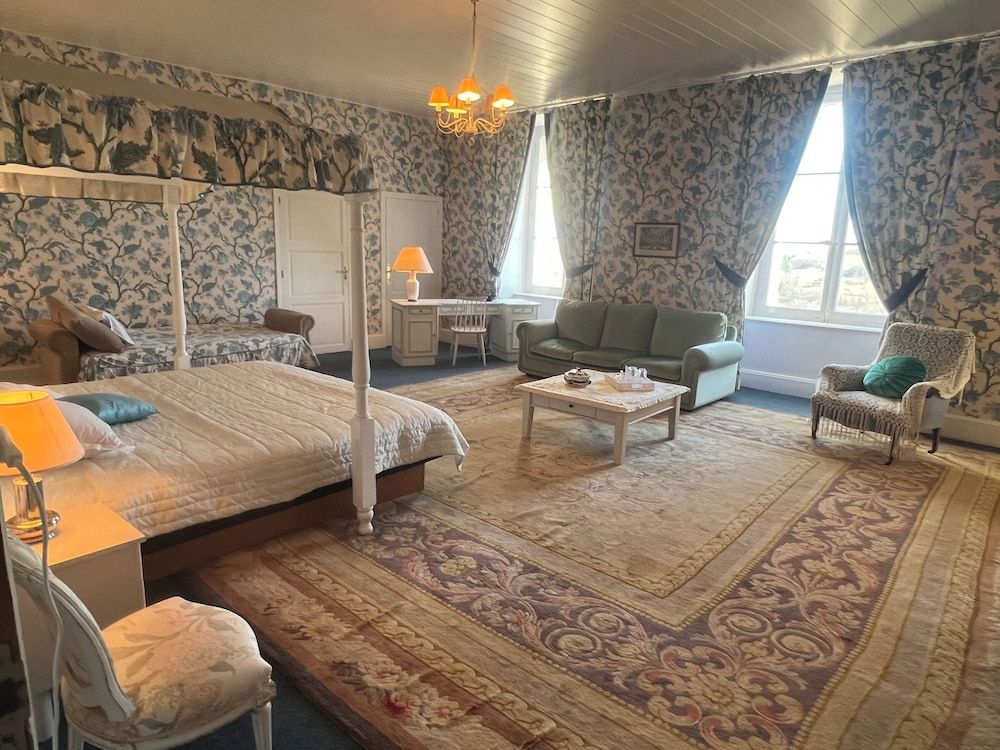 Chateau de Busset 3