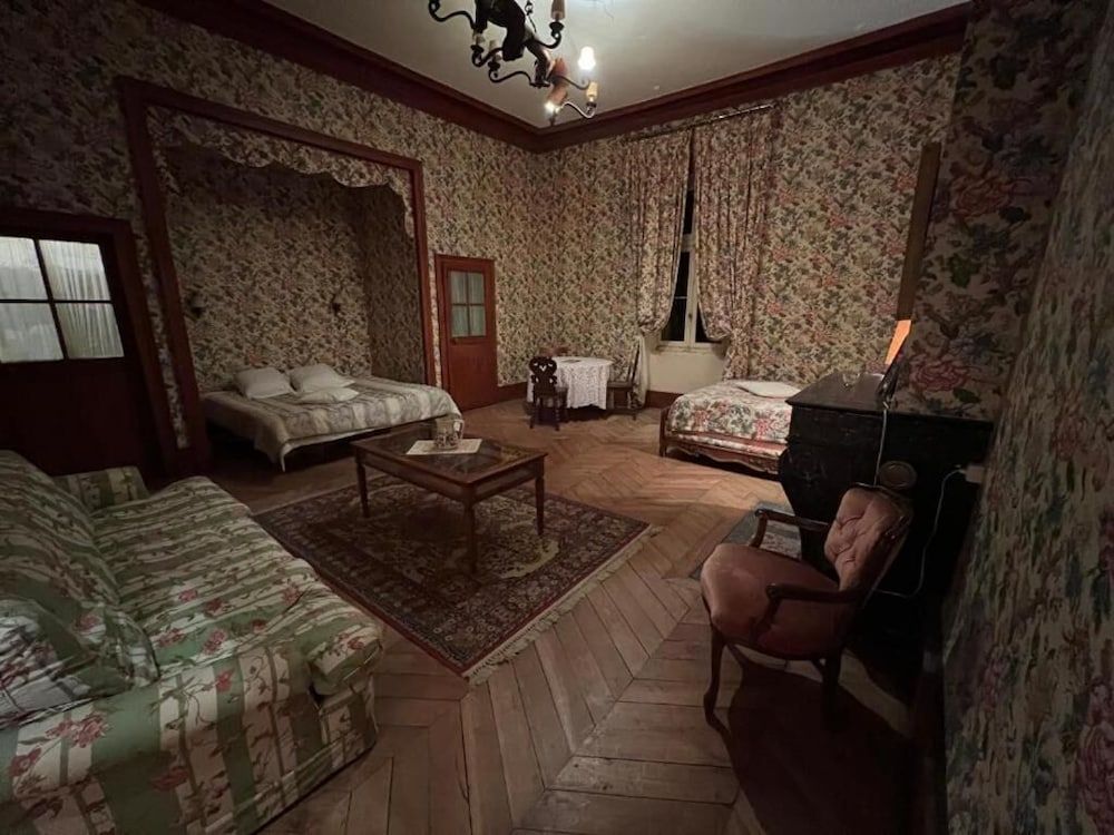 Chateau de Busset 2