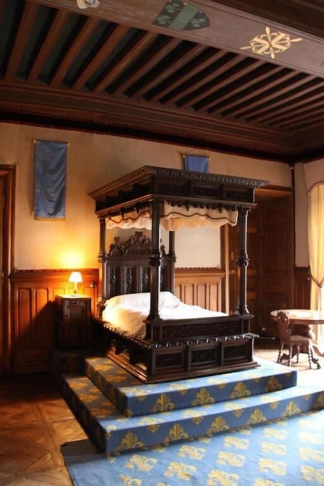 Chateau de Busset 1