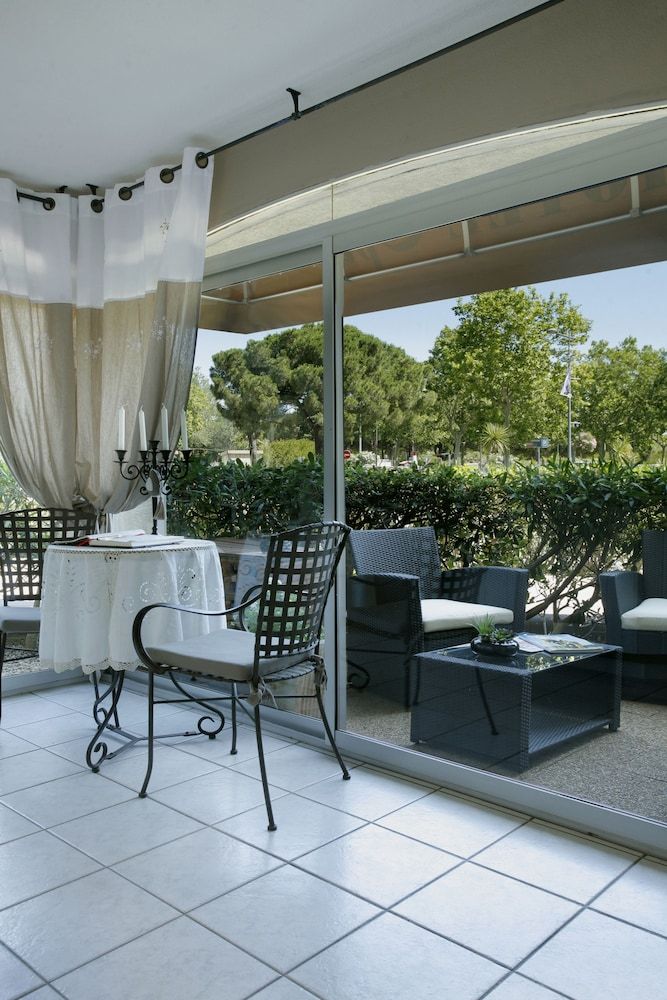 Brit Hotel Opal Centre Port 2