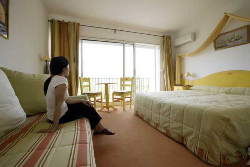 La Terrasse au Soleil 2