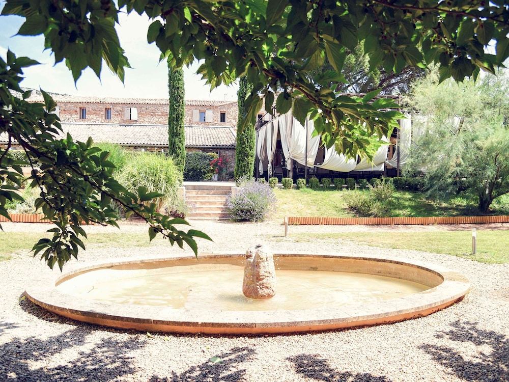 Hotel Mercure Aix en Provence Sainte Victoire 4 estrelas em Châteauneuf-le-Rouge
