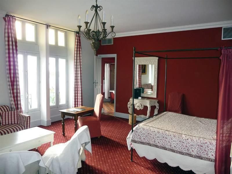 Hostellerie Du Chateau Des Fines Roches 2
