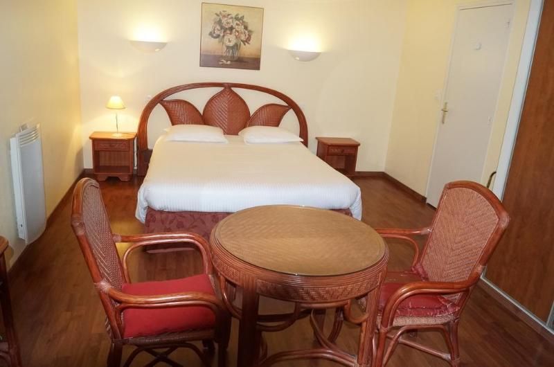 Domaine De Lhostreiere 3