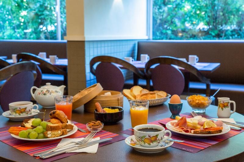 Hotel The Originals Grenoble Meylan Les 3 Roses 4 étoiles à Meylan