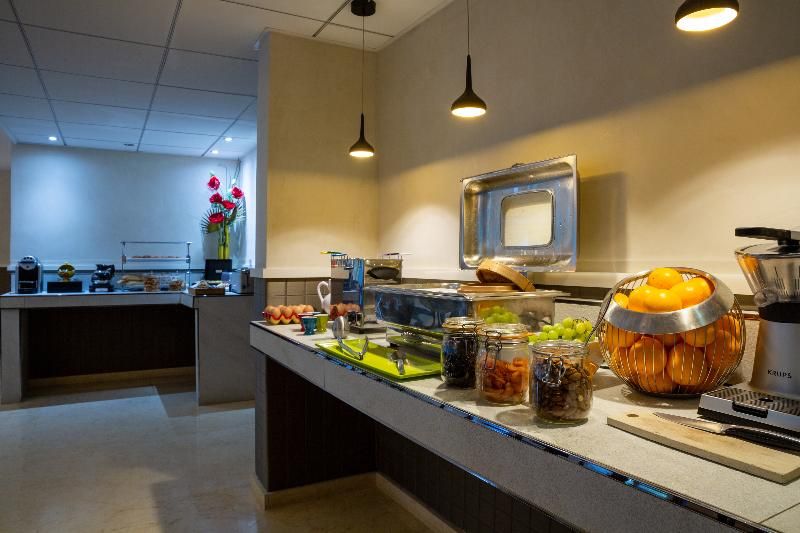 Hotel The Originals Grenoble Meylan Les 3 Roses 2