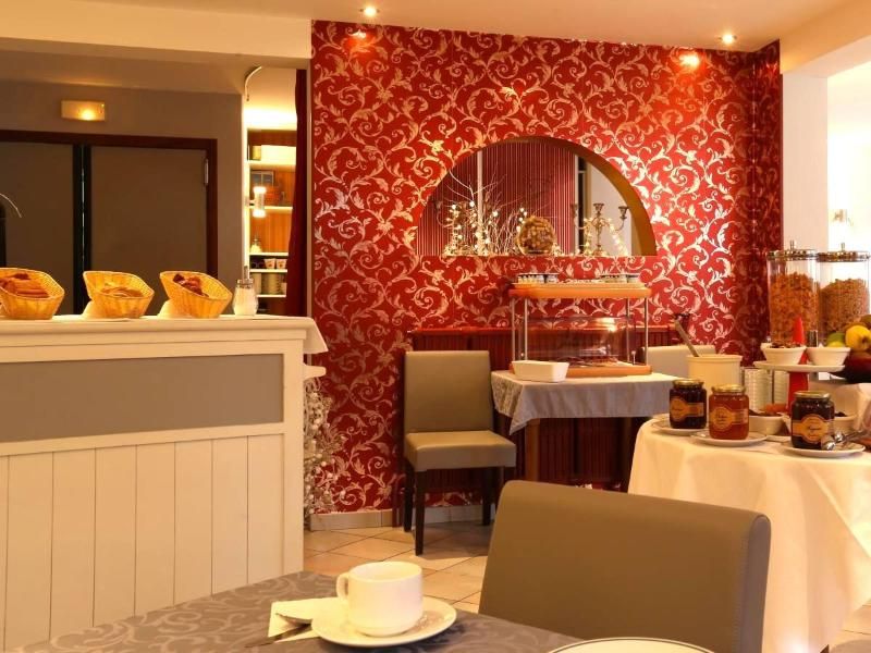 Logis Hôtel la Terrasse Fleurie 3