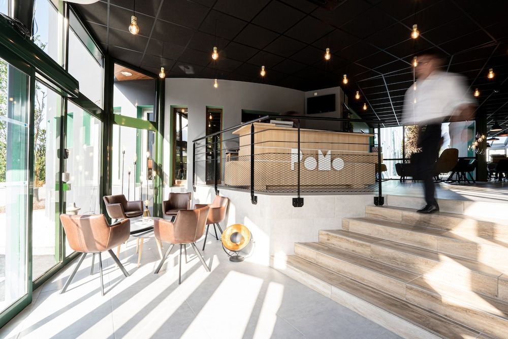 PoMo Hotel & Restaurant 2