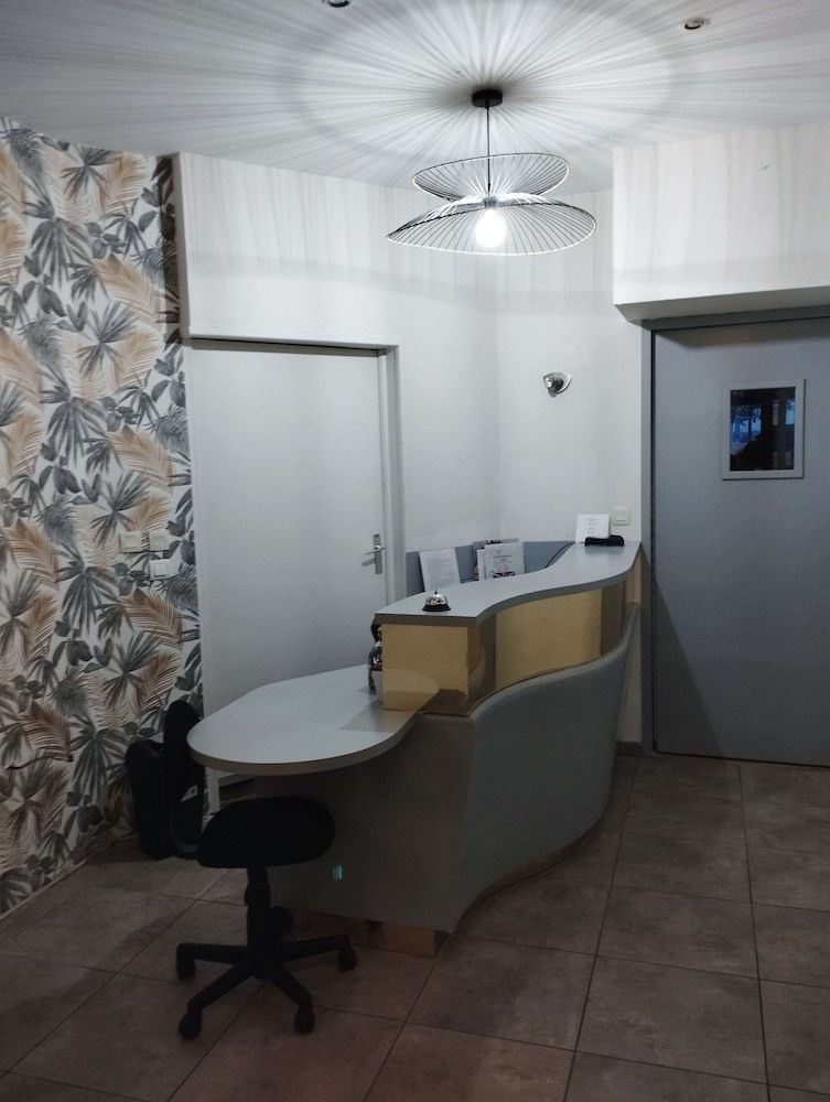 Brit Hotel L'Arrivée Guingamp 2