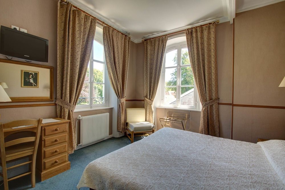 Hôtel Château Cléry 3