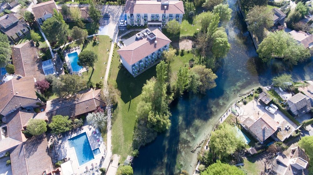 SOWELL HOTELS Domaine de la Petite Isle 4 estrellas en LʼIsle-sur-la-Sorgue