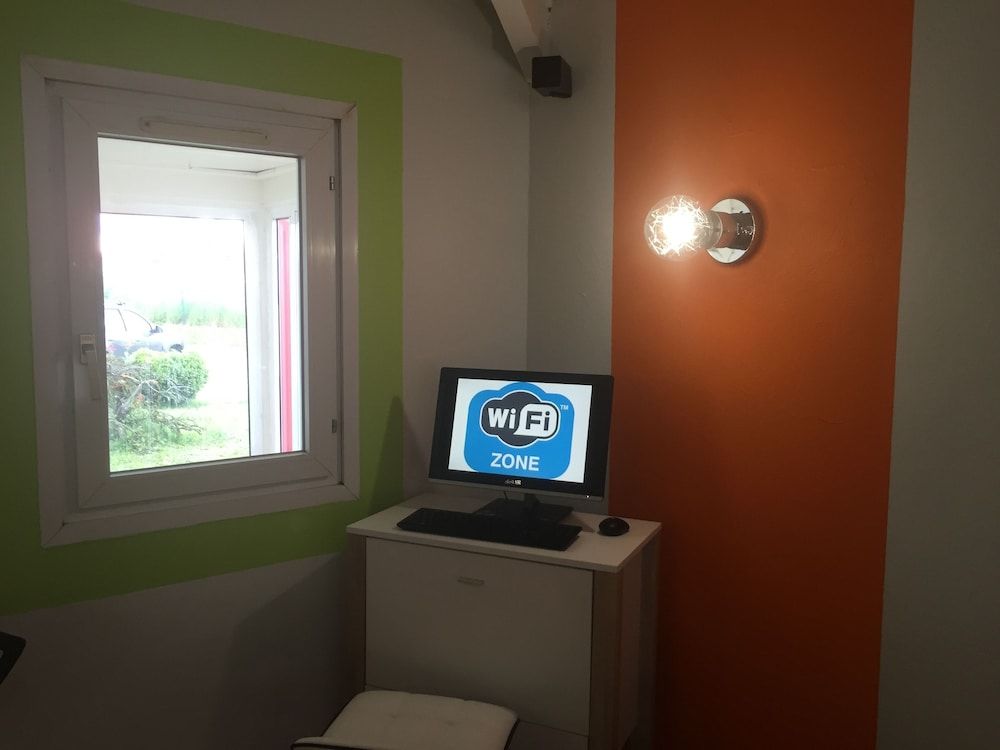 Brit Hotel Essentiel Troyes Aéroport 2