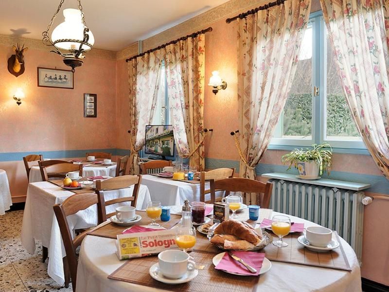 Logis Auberge À La Tête De Lard 2 estrelas em La Ferté-Imbault