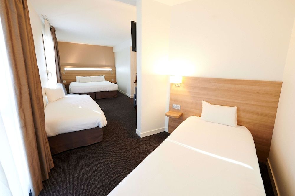 Kyriad Laval 3 estrelas em Laval