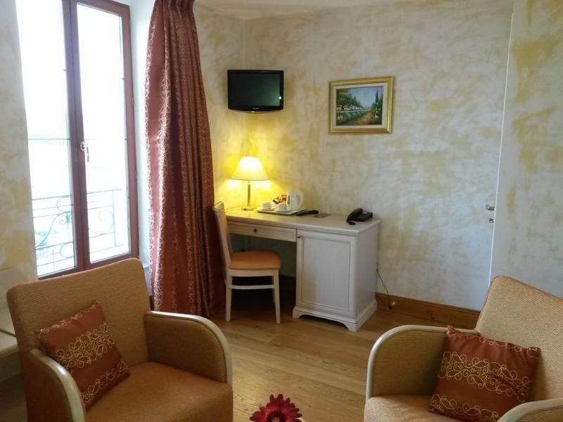 Chateau De La Sebrandiere 2