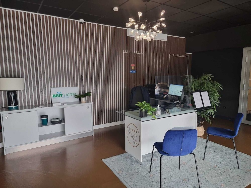 Brit Hotel Marseille Aéroport 2