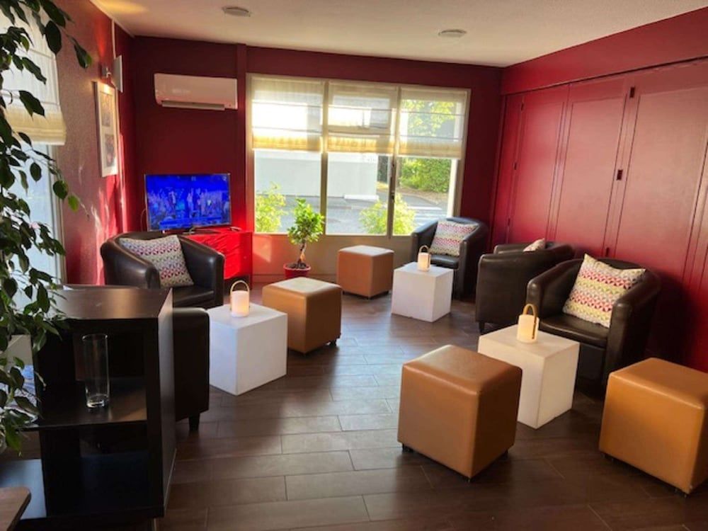 Hotel Campanile Montelimar - Les Tourrettes 2