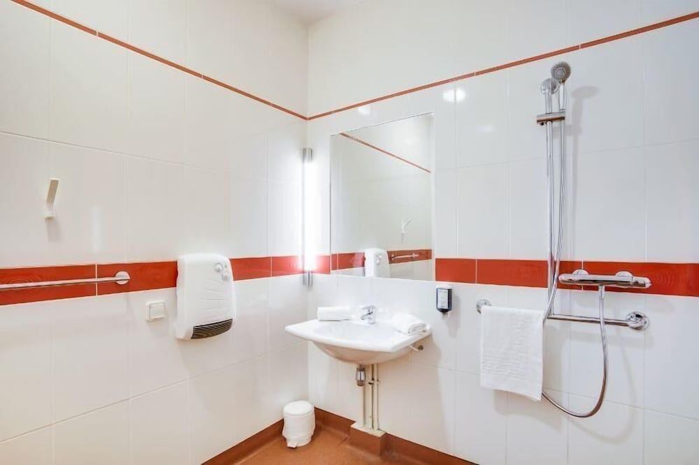 Brit Hotel La Cote Des Havres 3