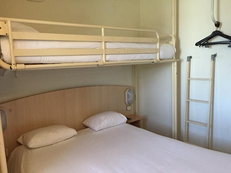 Premiere Classe LIsle D Abeau 1 estrelas em LʼIsle-dʼAbeau