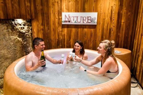 Privatisez un ancien hôtel Gîte de groupe La Truite d Or au bord de la rivière 3 estrelas em Lods