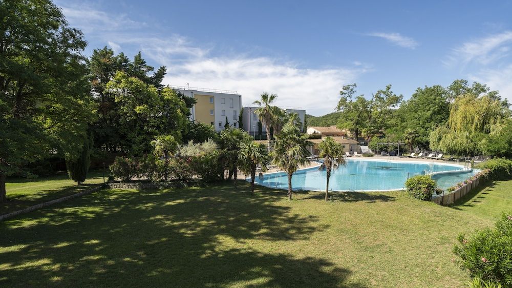 Hotel-Restaurant Les Oliviers 3 estrelas em Loriol-sur-Drôme