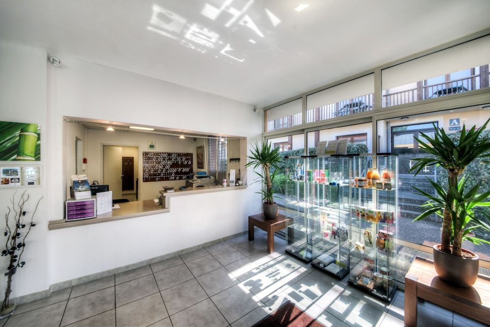 Comfort Aparthotel Lourdes l'Acacia 2