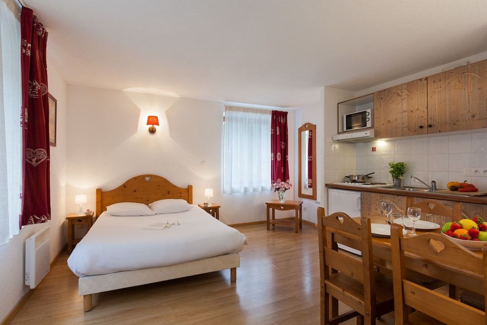 Garden & City Evian Lugrin 3