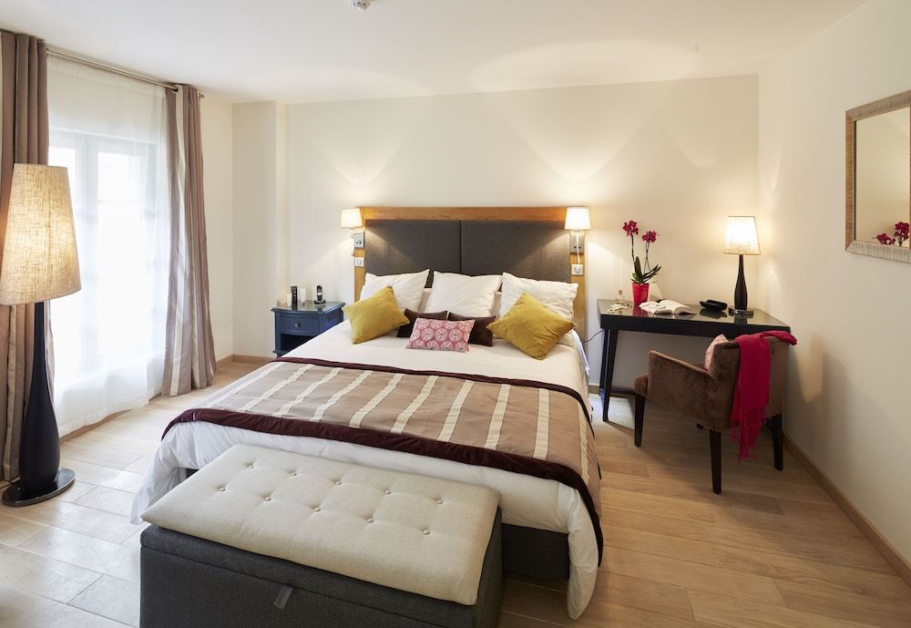 Mercure Maintenon 2