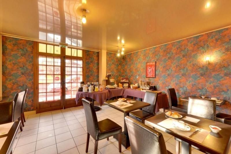 Logis Auberge des Vieux Chênes 2 estrelas em Mallemort