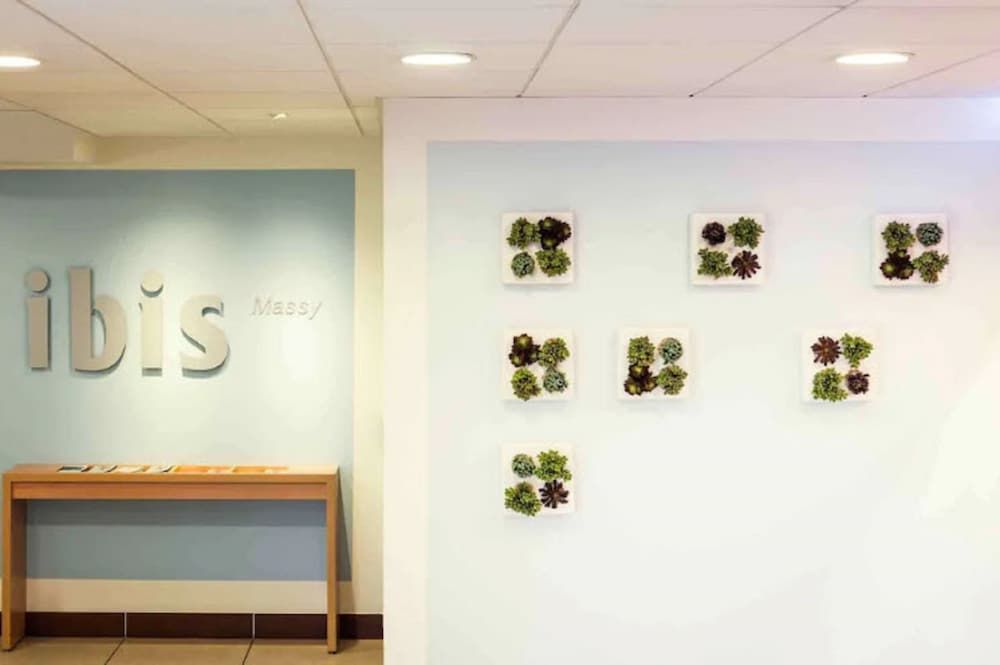 ibis Massy 3