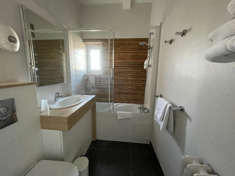 Urban Jungle. Hotel Orleans (ex Grand Hôtel) 1