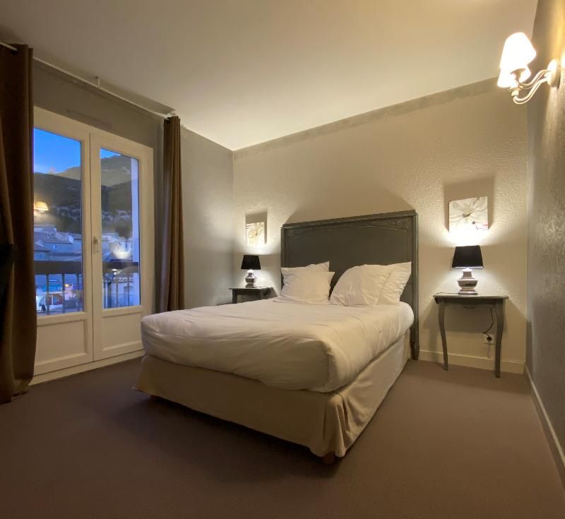 Logis Hotel Medieval 3 estrelas em Rochemaure