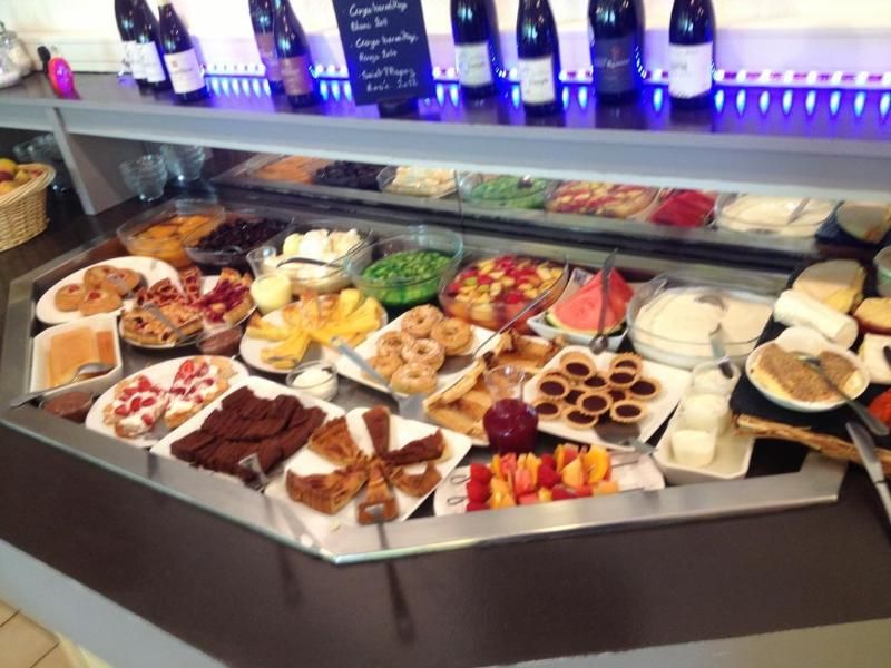 Hotel The Originals Valence Est Clos des Tanneurs 3 estrelas em Romans-sur-Isère