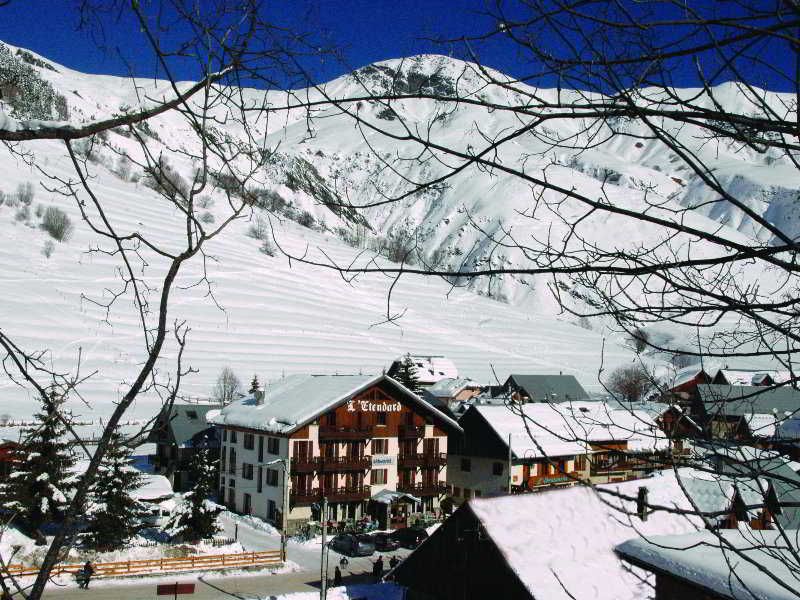 Etendard De St Sorlin 3 estrelas em Saint-Sorlin-dʼArves