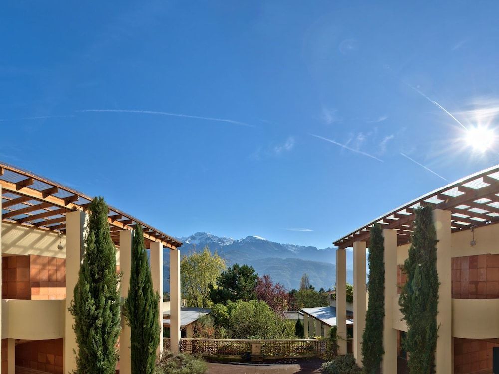 Hotel Dauphin Blanc 2 estrelas em Saint-Ismier