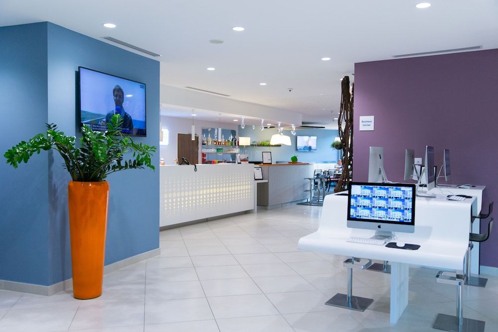 Holiday Inn Express Toulon - Est, an IHG Hotel 2